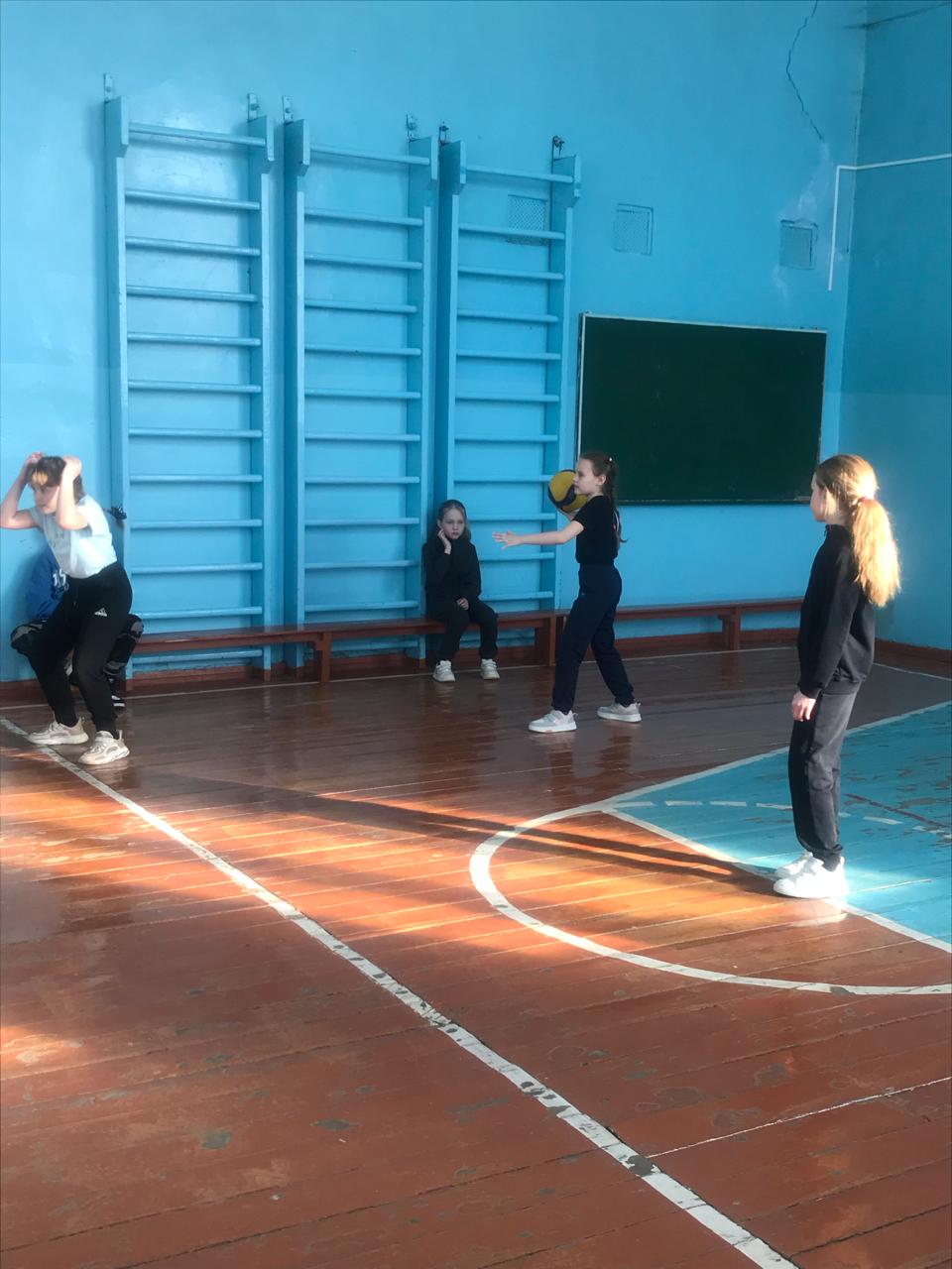 Соревнования по пионерболу 2-4 класс (девочки).
