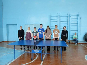 Соревнования по настольному теннису среди учащихся 8, 9 и 11 классов.