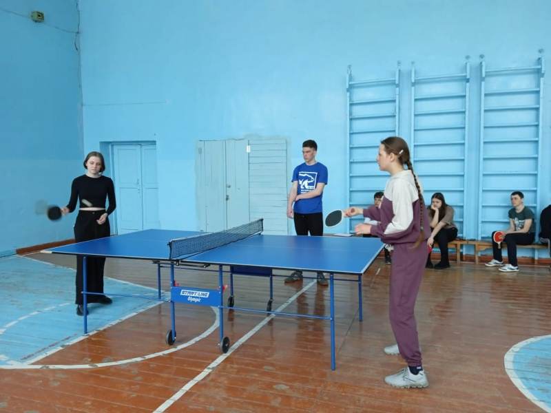 Соревнования по настольному теннису среди учащихся 8, 9 и 11 классов.
